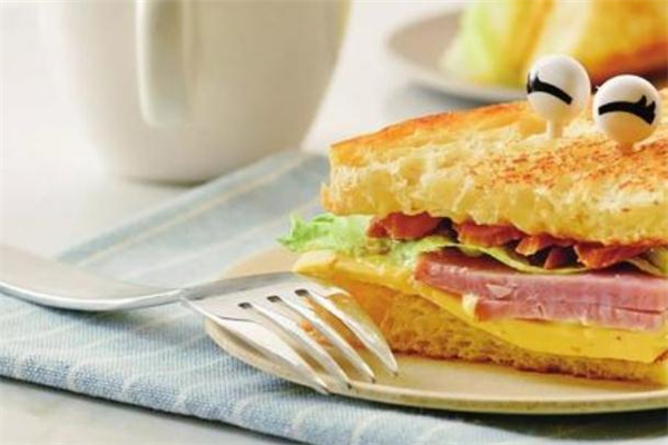 三明治里面的酱是什么,三明治白色的酱是什么酱