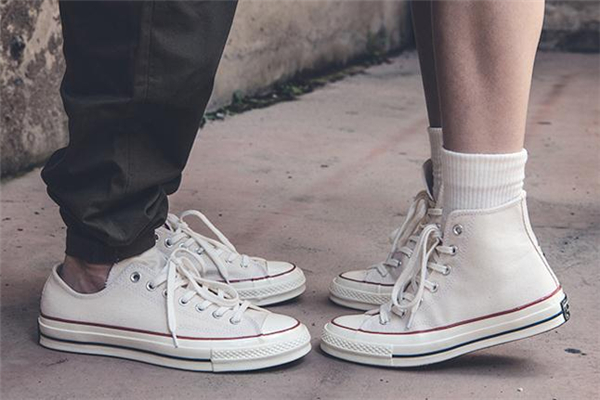 白色匡威怎么清洗,白色匡威怎么清洗不变黄 白色匡威怎么清洗,白色匡威怎么清洗不变黄