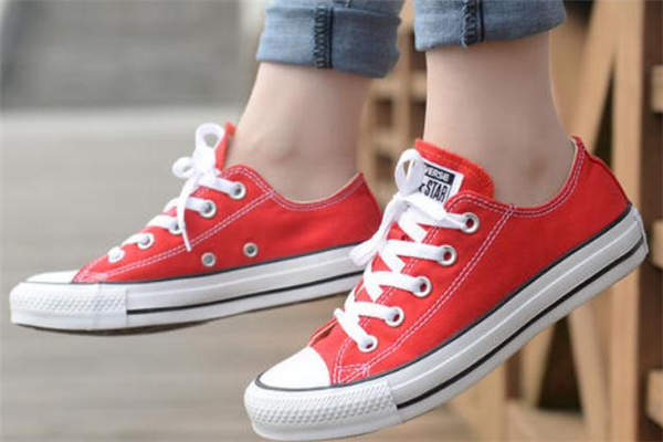 匡威黑标和蓝标区别,匡威的黑标和蓝标有什么区别