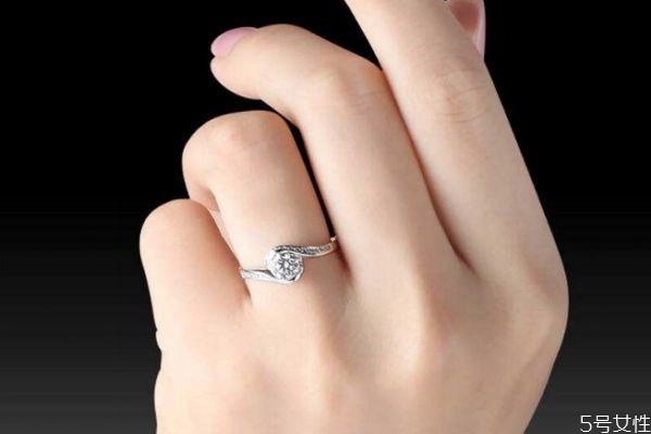 求婚戒指多少克拉,求婚戒指几克拉合适 求婚戒指多少克拉,求婚戒指几克拉合适