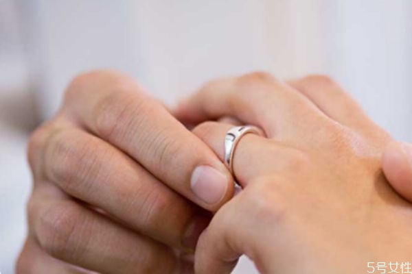 合金和925银饰品有什么区别,925银和合金的区别