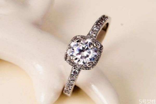 求婚买对戒还是单戒,求婚用对戒可以吗