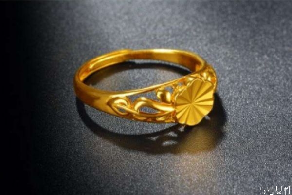 黄铜好还是925银好,黄铜和925银哪个贵 黄铜好还是925银好,黄铜和925银哪个贵