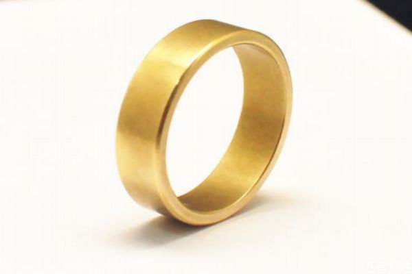 黄铜戒指多久会掉色,黄铜戒指会掉色吗