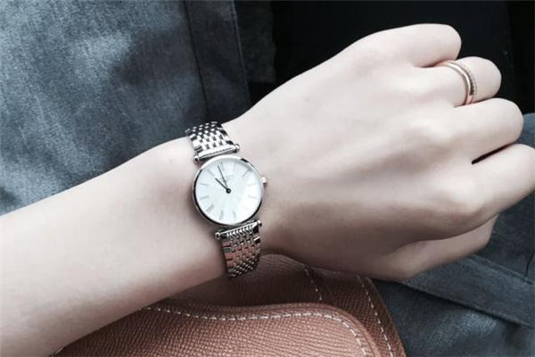 浪琴手表电池去哪换,浪琴表电池怎么换