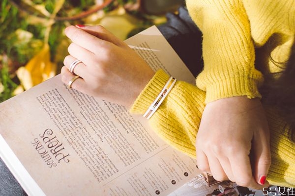 dw戒指可以戴着洗澡吗,dw戒指怎么戴