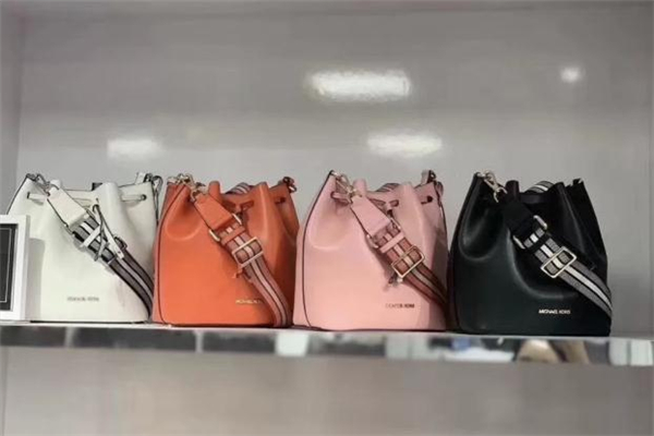 mk小水桶包尺寸,mk水桶包是什么时候的款