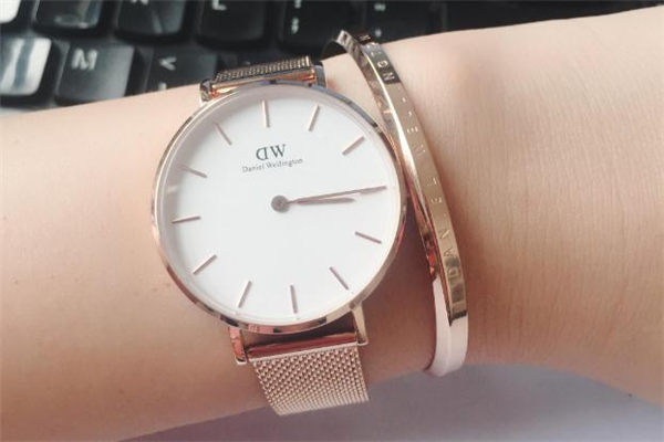 dw手表表带调节后扣不下去怎么办,DW 手表扣不住了怎么解决