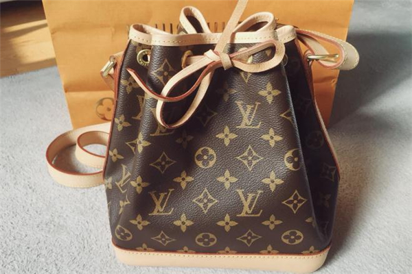 lv水桶包哪个颜色好看,lv水桶包哪个颜色好看些