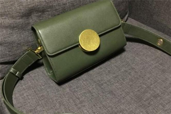 chrousekloth是小ck吗,cherlsskeich是小ck吗