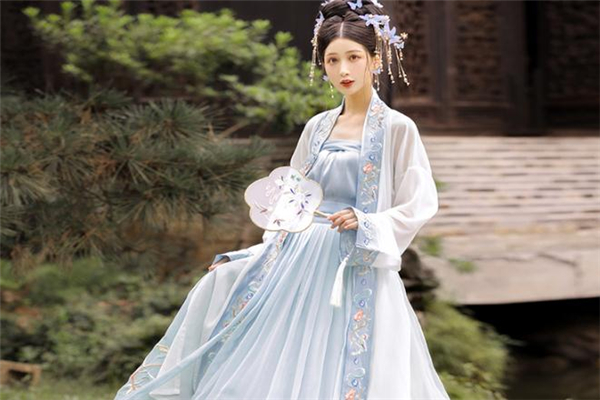 去迪士尼可以穿汉服吗,可以穿汉服去上海迪士尼吗