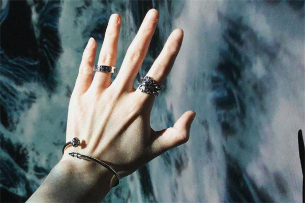 克罗心戒指上的梵文是什么意思,克罗心戒指的寓意