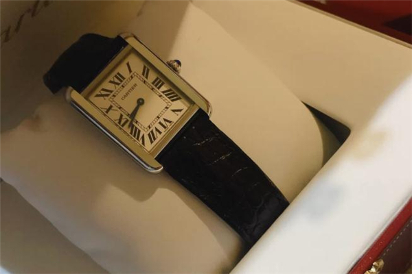 卡地亚石英手表不走了,卡地亚石英表不走了怎么办?