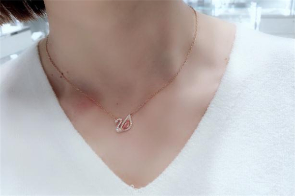 施华洛世奇粉天鹅好看吗,施华洛世奇粉色天鹅