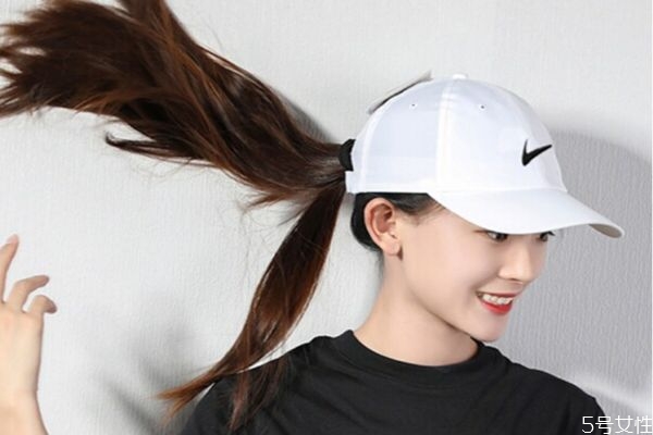 鸭舌帽怎么戴好看男生,鸭舌帽怎么戴好看女生 鸭舌帽怎么戴好看男生,鸭舌帽怎么戴好看女生