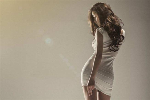 沙漏型身材不适合穿什么衣服,沙漏型身材穿衣禁忌