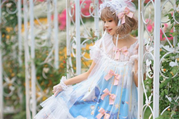 洛丽塔裙子可以配小白鞋吗,洛丽塔裙子配什么鞋子