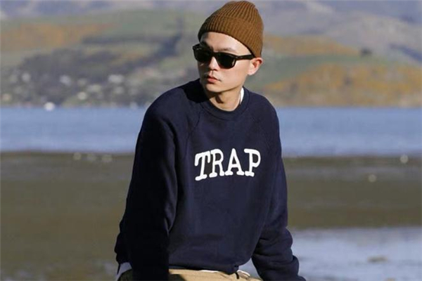 字母印花卫衣卖点,字母印花卫衣