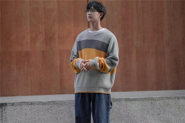 条纹毛衣怎么搭配裤子,牛仔裤和毛衣搭配图片