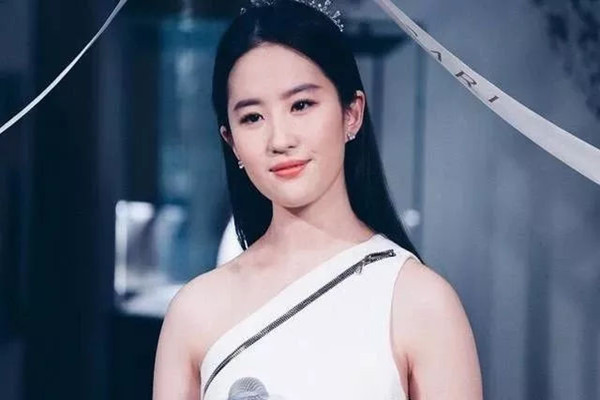 肩膀宽大怎么搭配衣服,肩膀宽厚怎么穿衣服