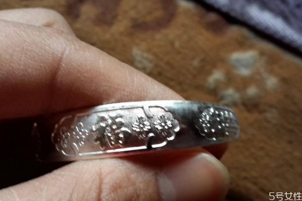 银镯子发黄怎么办,银镯子发黄怎么回事 银镯子发黄怎么办,银镯子发黄怎么回事