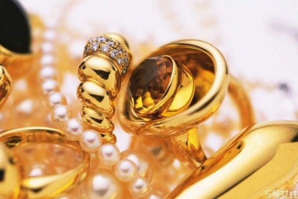 清洗黄金首饰的方法,黄金首饰清洗的正确方法 清洗黄金首饰的方法,黄金首饰清洗的正确方法