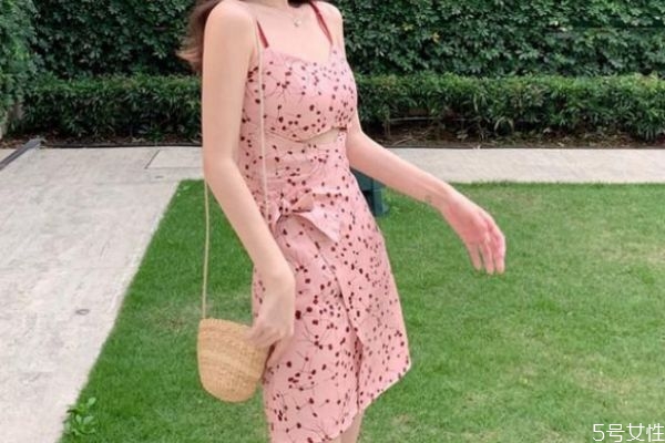 女生夏天衣服搭配,夏天怎么穿搭衣服好看女