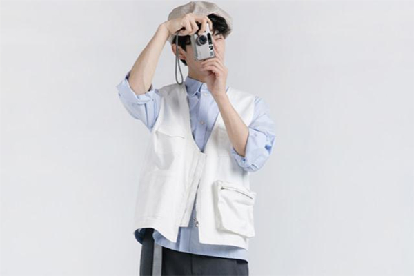 衬衫搭配工装马甲,衬衫加马甲