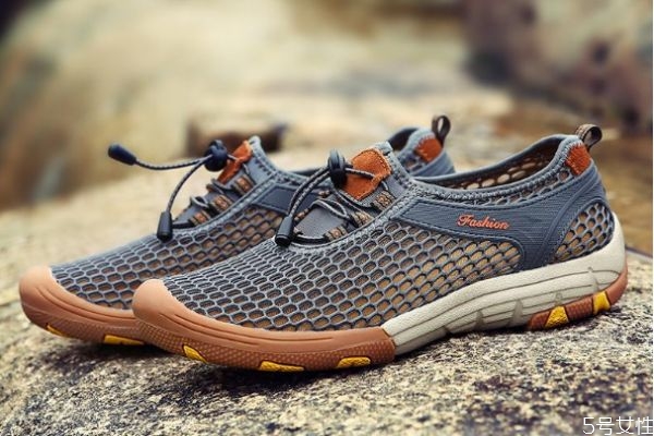 怎样去除新鞋子的胶味,如何去除新鞋的胶臭味