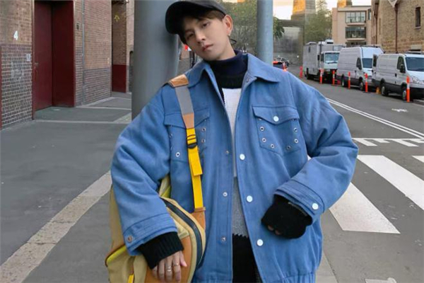 双肩包哪个颜色百搭,色彩双肩包