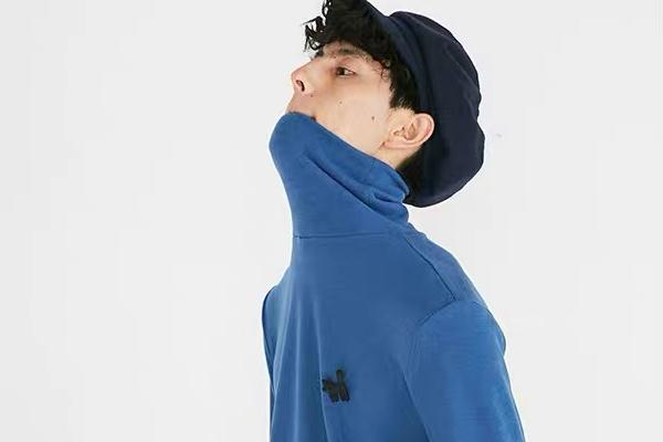 蓝色长袖衬衫,蓝色高领毛衣外套搭配图片