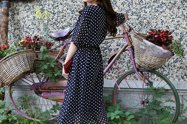 波点长裙怎么搭配,波点半身长裙 波点长裙怎么搭配,波点半身长裙