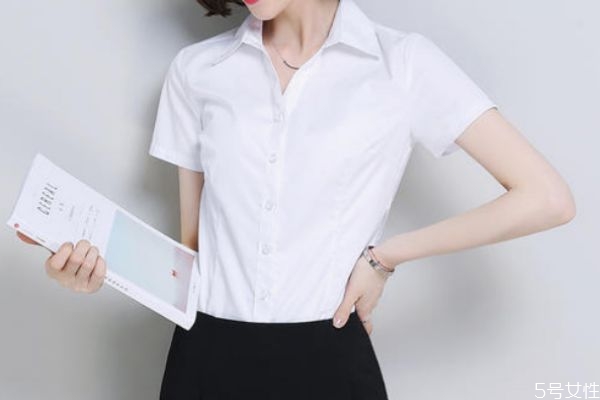 防止衬衫扣子蹦开小妙招,如何防止穿衬衣扣子开 防止衬衫扣子蹦开小妙招,如何防止穿衬衣扣子开