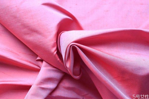 单孔丝面料是什么样的,真丝皱是什么 单孔丝面料是什么样的,真丝皱是什么