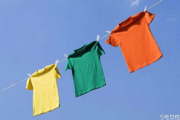 衣服晒黄了该怎么办,衣服晒了发黄了怎么办