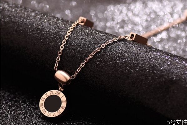 玫瑰金掉色么,玫瑰金容易掉颜色吗