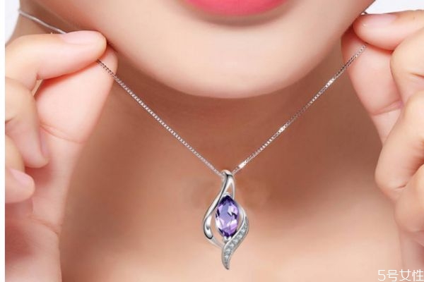 彩银项链会掉色吗,彩金项链会掉色吗