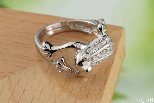 银饰氧化怎么解决,银饰氧化的原因以及解决方法 银饰氧化怎么解决,银饰氧化的原因以及解决方法