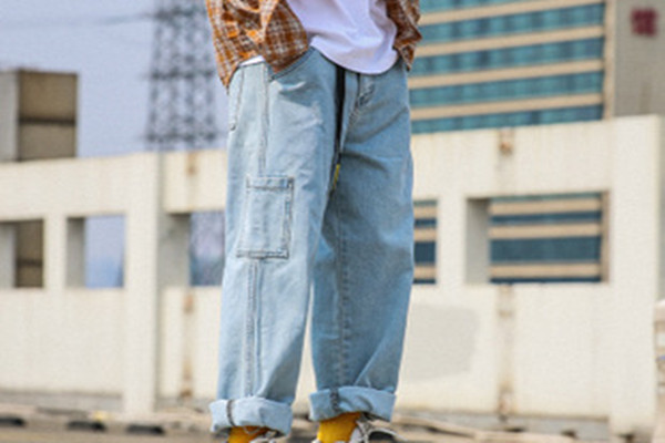 男士直筒牛仔裤搭配,直筒牛仔裤子怎么搭配图片