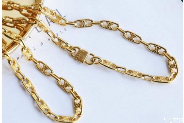 金项链去除污渍,怎么清洗金项链和金手链里的污垢