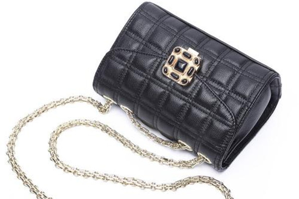 夏季适合背什么颜色的包包,夏季适合背什么颜色的包百搭