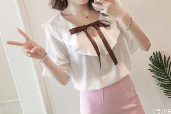 娃娃领衬衫搭配什么裤子,娃娃领衬衫搭配什么外套好看
