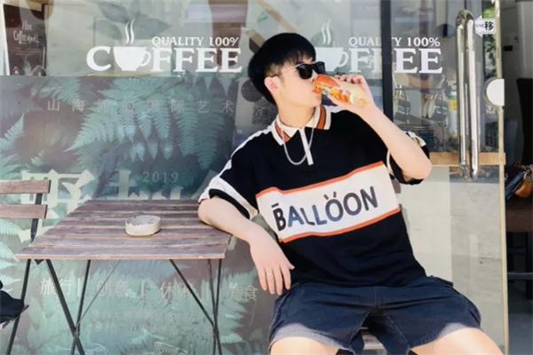 黑色polo衫搭配什么外套,黑色polo衫如何搭配 黑色polo衫搭配什么外套,黑色polo衫如何搭配