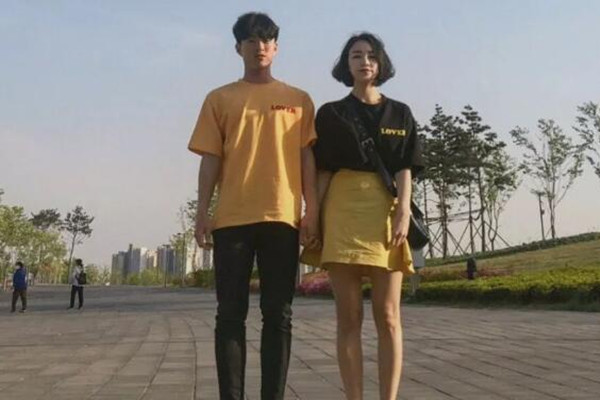 情侣衣服颜色搭配,情侣装颜色搭配