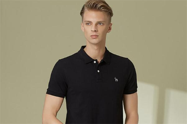 男生夏天穿黑色短袖还是白色短袖,男生夏天穿黑色丝袜