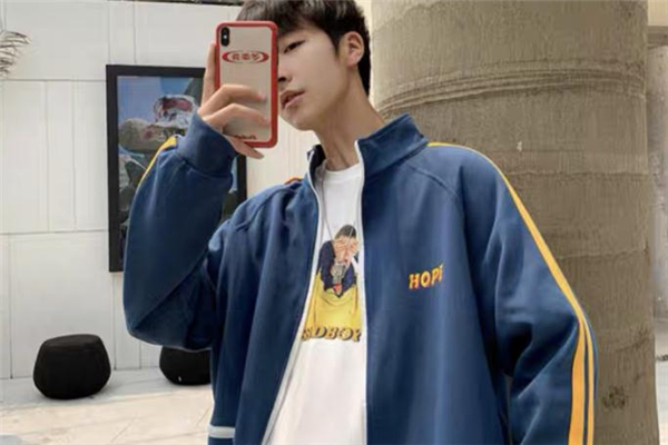 蓝色运动外套配什么裤子好看,运动外套男装