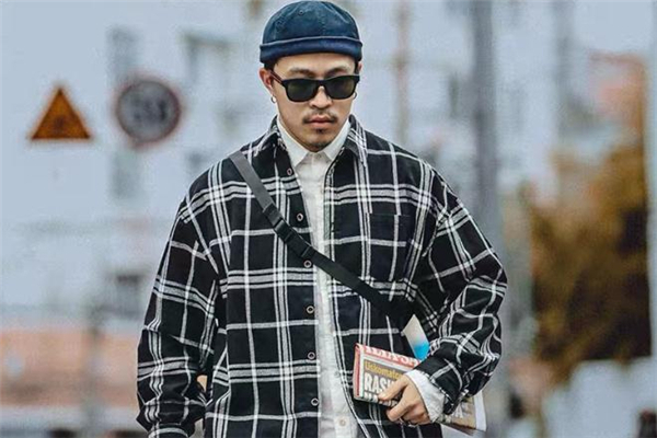 黑白格子衬衫搭配什么,黑白格衬衫里面配什么衣服