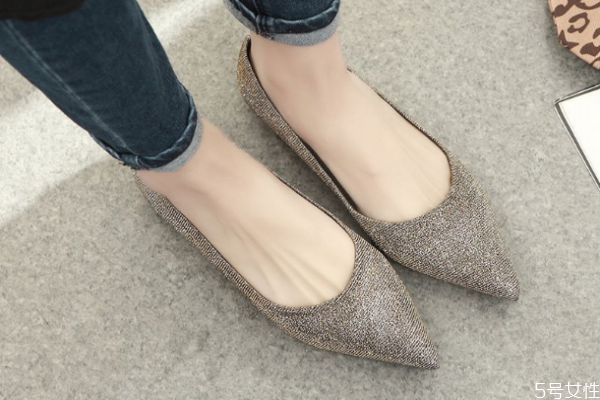 尖头鞋怎么搭配衣服,尖头靴子怎么搭配