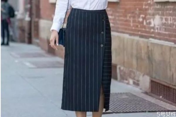 直筒裙子搭配,直筒裙的搭配要点 直筒裙子搭配,直筒裙的搭配要点