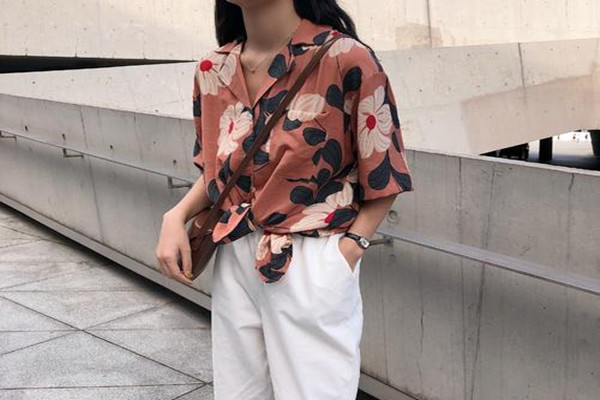 碎花衬衫怎么搭配,碎花衬衫搭配什么下身